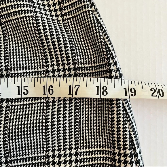 BLACK and white hounds tooth pencil skirt with fringe & zipper back size 27 S-M - Picture 6 of 9